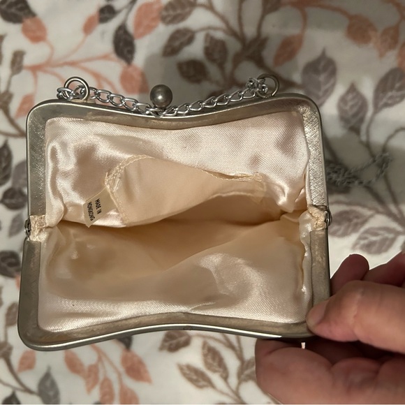 Vintage Purse Ivory Beaded Evening Bag Chain Strap Kiss Lock Clutch Formal - Picture 3 of 4